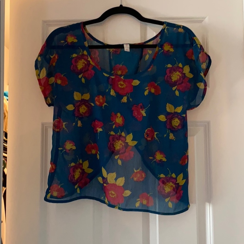 Sheer, flowered Top
